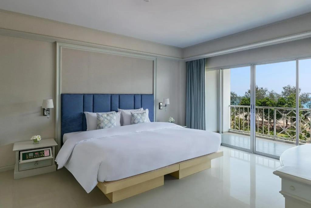 Seapine Beach Golf and Resort Hua Hin 3*