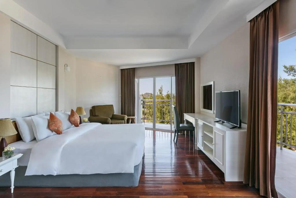 Seapine Beach Golf and Resort Hua Hin 3*