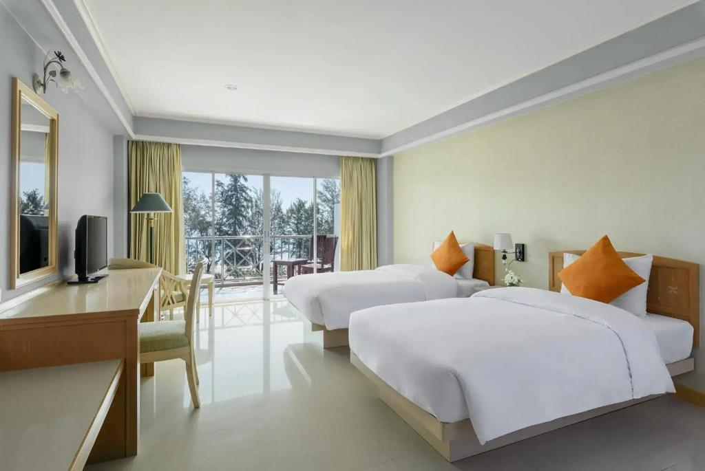 Seapine Beach Golf and Resort Hua Hin 3*
