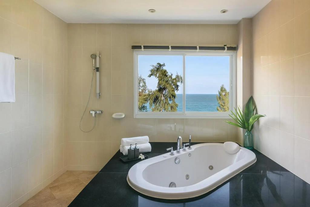 Seapine Beach Golf and Resort Hua Hin 3*
