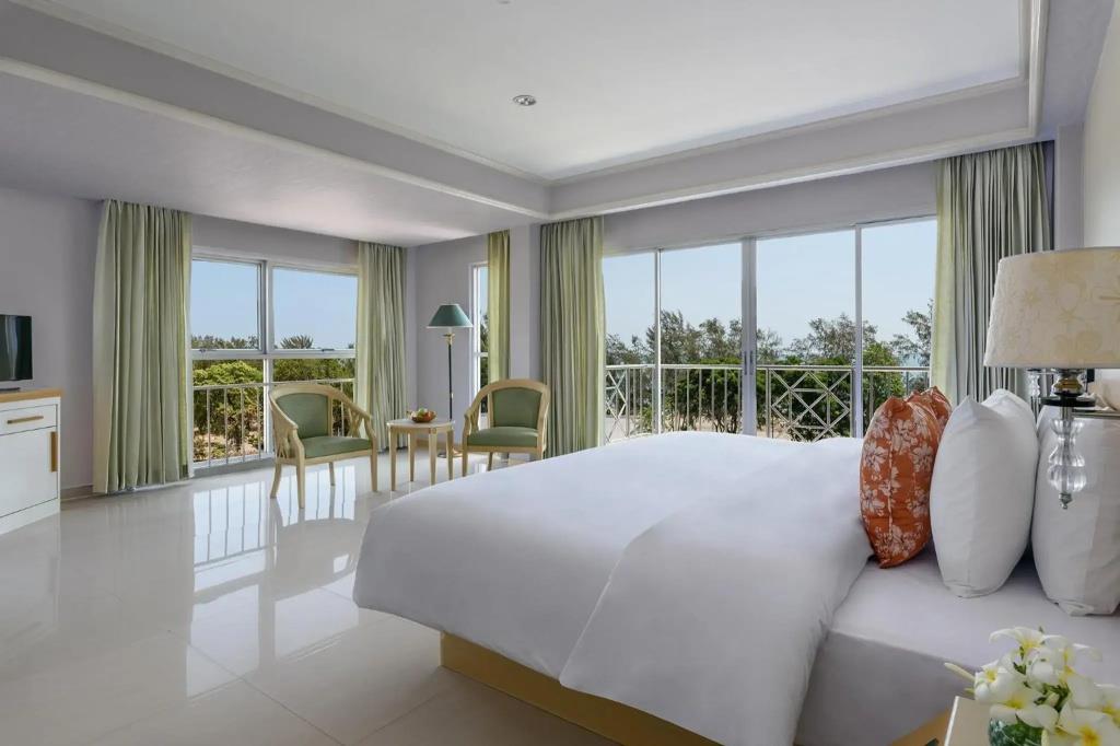 Seapine Beach Golf and Resort Hua Hin 3*