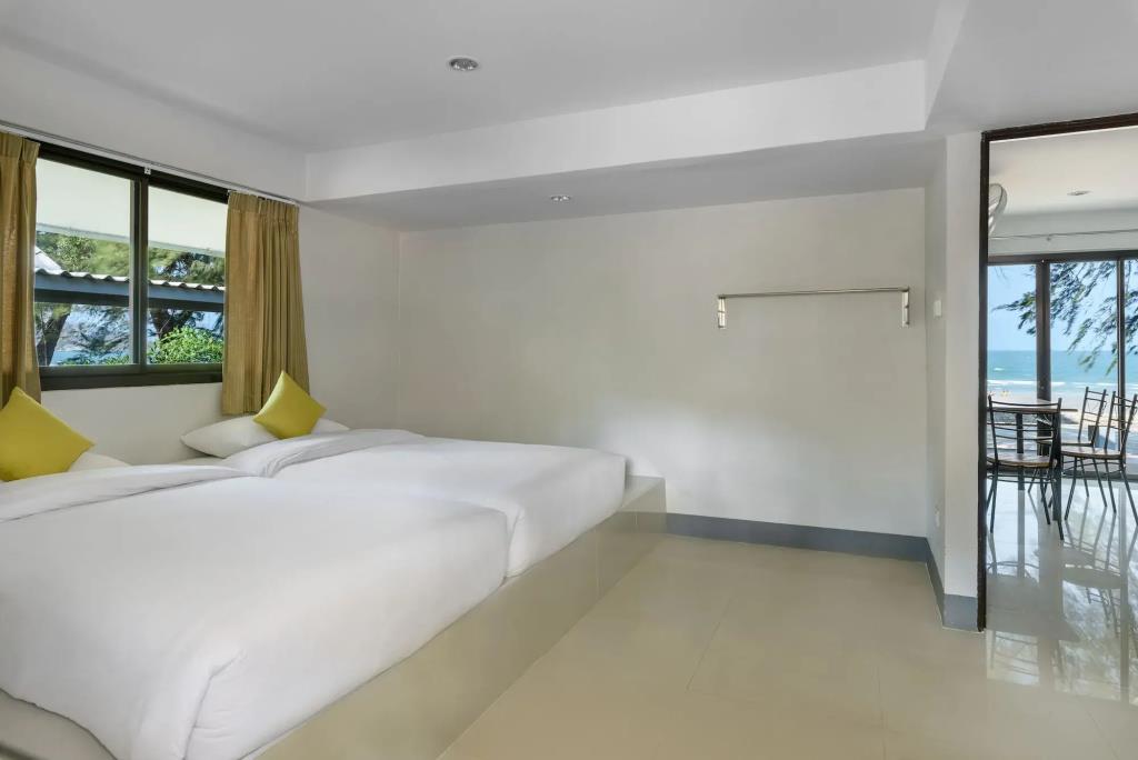 Seapine Beach Golf and Resort Hua Hin 3*