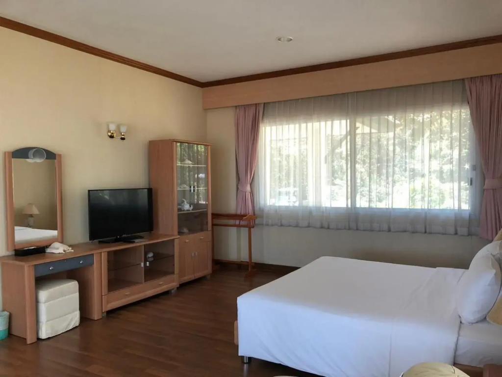 Seapine Beach Golf and Resort Hua Hin 3*