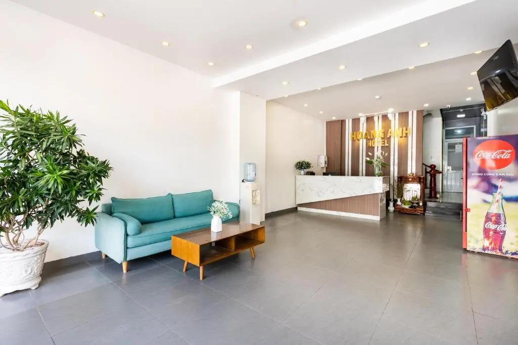 Joi Hospitality - Anthony 2*