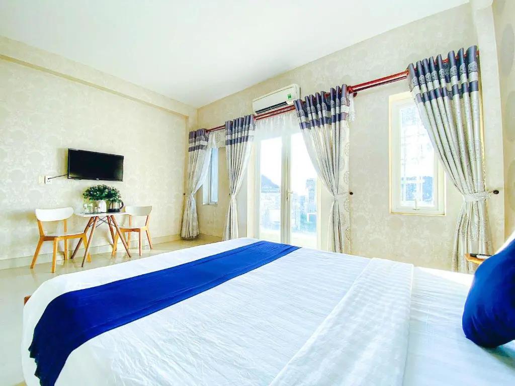 Joi Hospitality - Anthony 2*