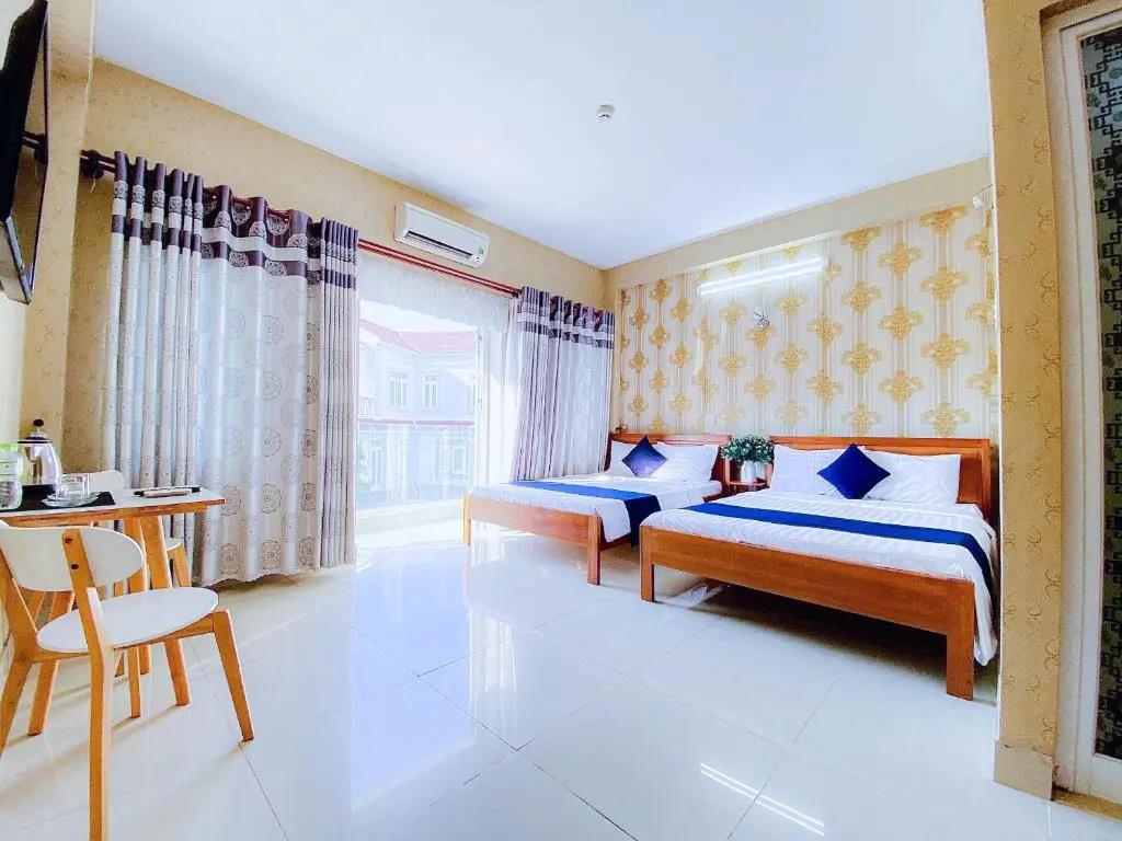 Joi Hospitality - Anthony 2*