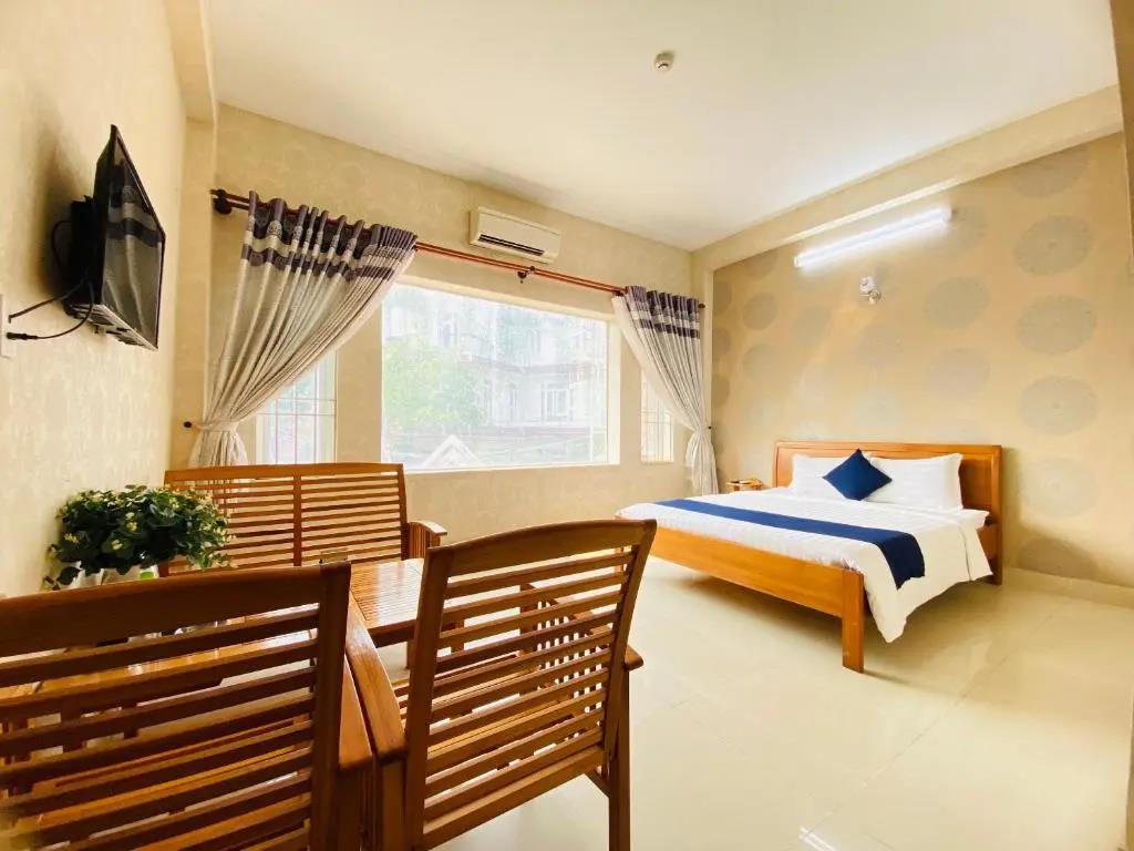 Joi Hospitality - Anthony 2*