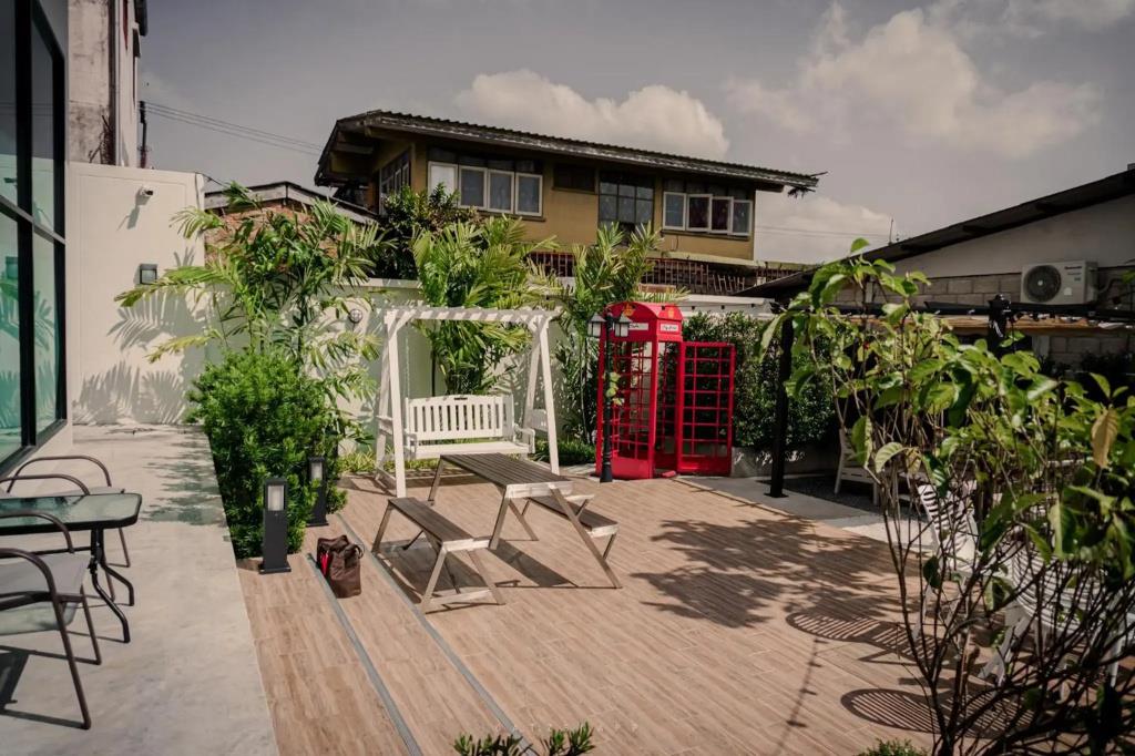 Play Poshtel & Cafe (SHA Certified) 3*