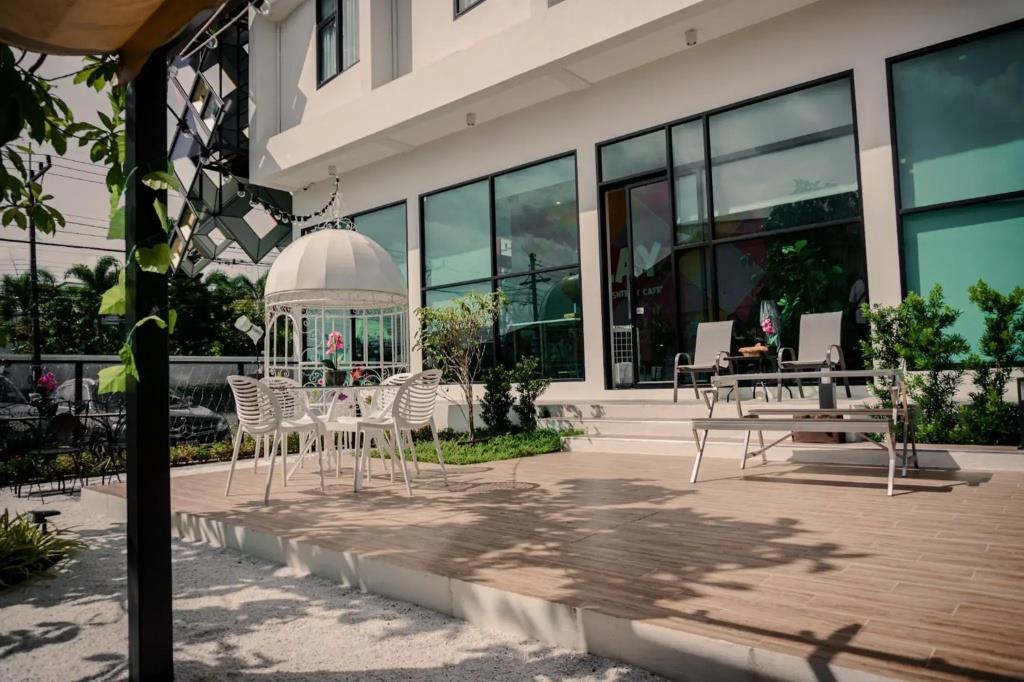 Play Poshtel & Cafe (SHA Certified) 3*