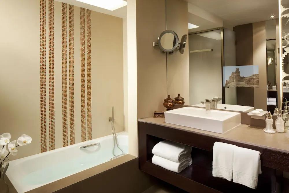 Al Faisaliah Suites 0*
