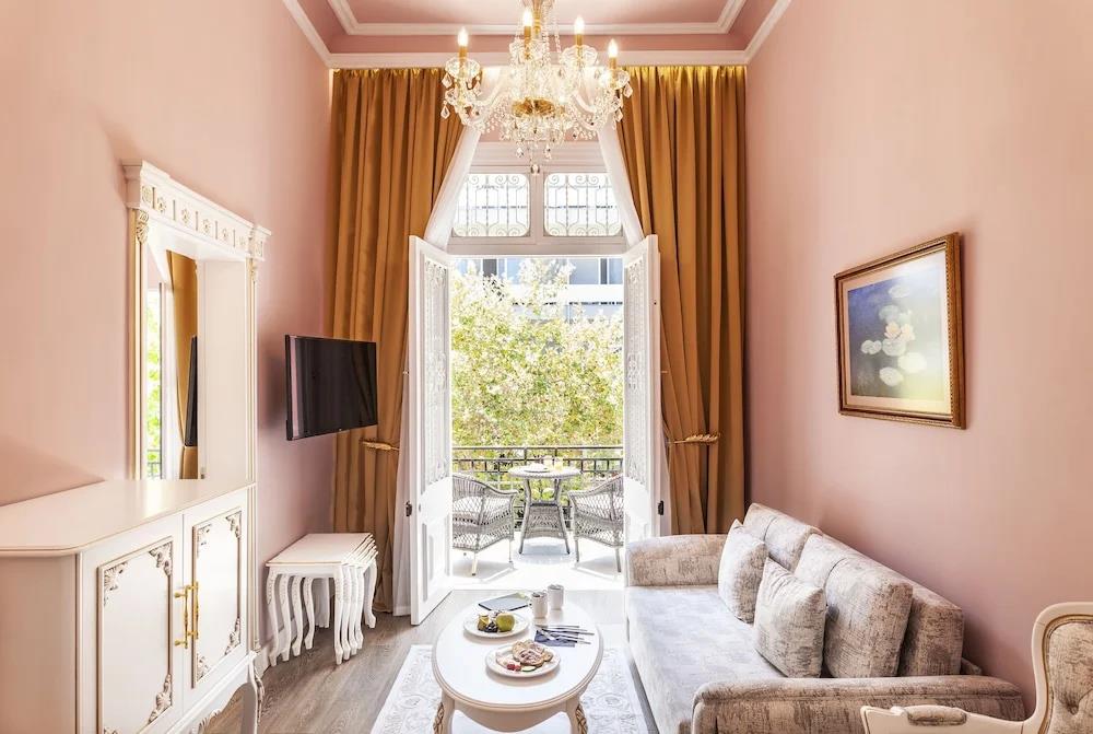 Via Villa Iliotti 0*