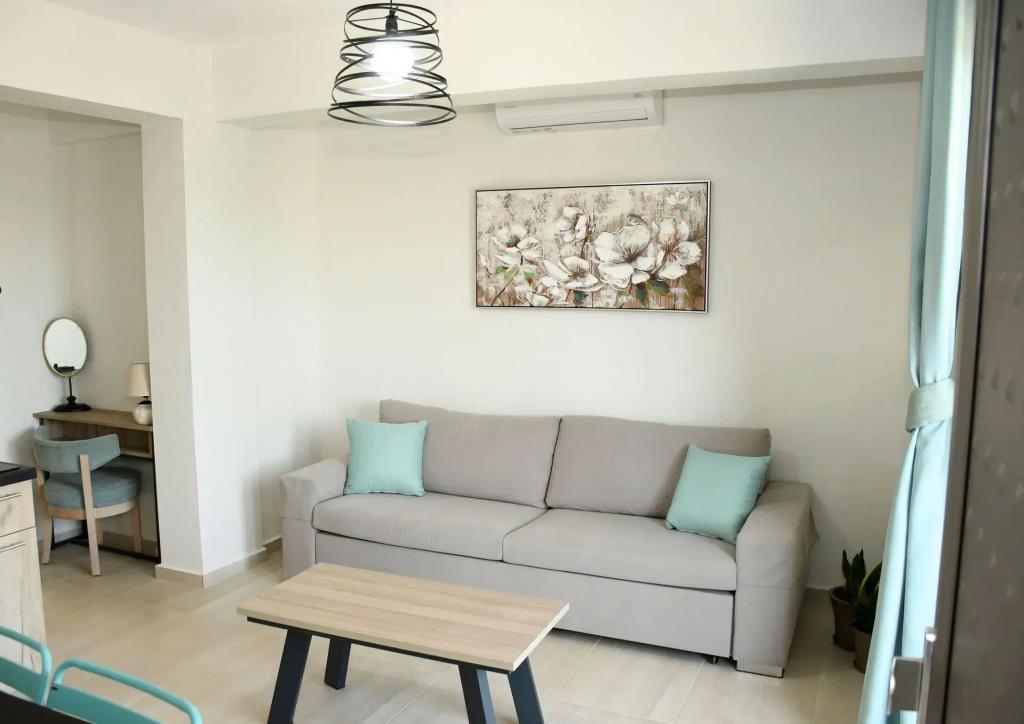 Theano Luxury Suites 0*