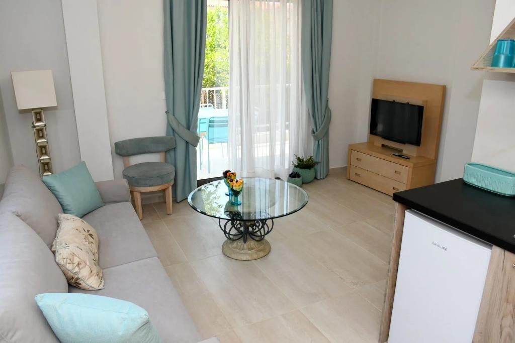 Theano Luxury Suites 0*