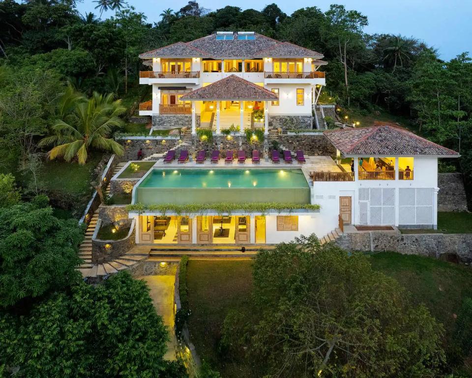 The Divine Villa 0*