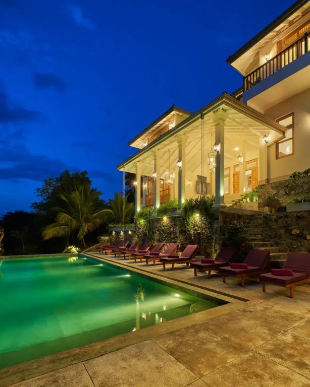 The Divine Villa 0*
