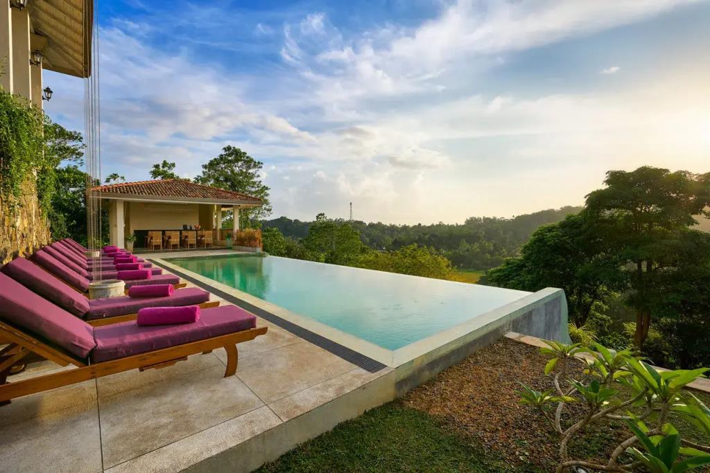 The Divine Villa 0*