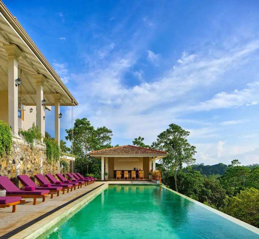 The Divine Villa 0*