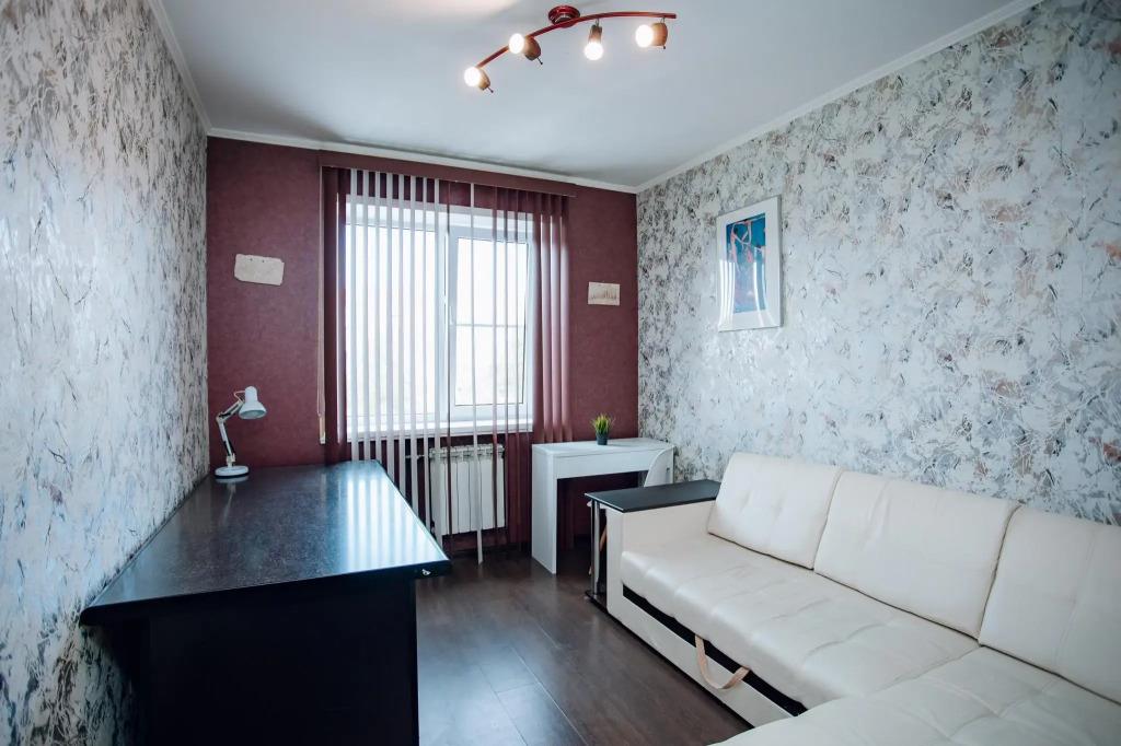 Tolstoy Apart on Leiteisen Street 6 0*