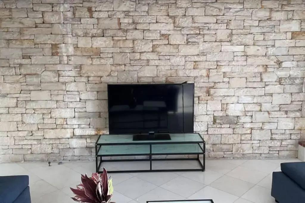 1, Kotzia str. & Poseidonos Avenue, Alimos 1*