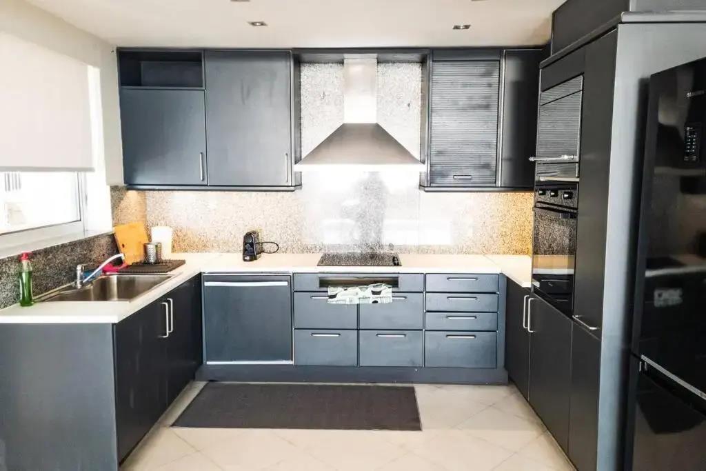 1, Kotzia str. & Poseidonos Avenue, Alimos 1*