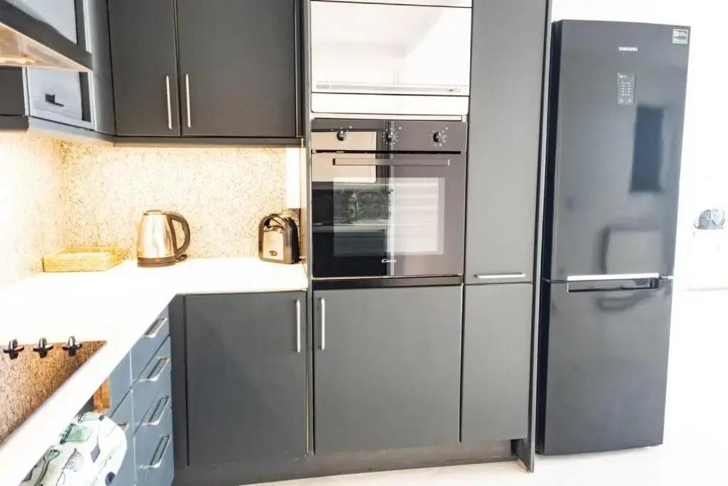 1, Kotzia str. & Poseidonos Avenue, Alimos 1*