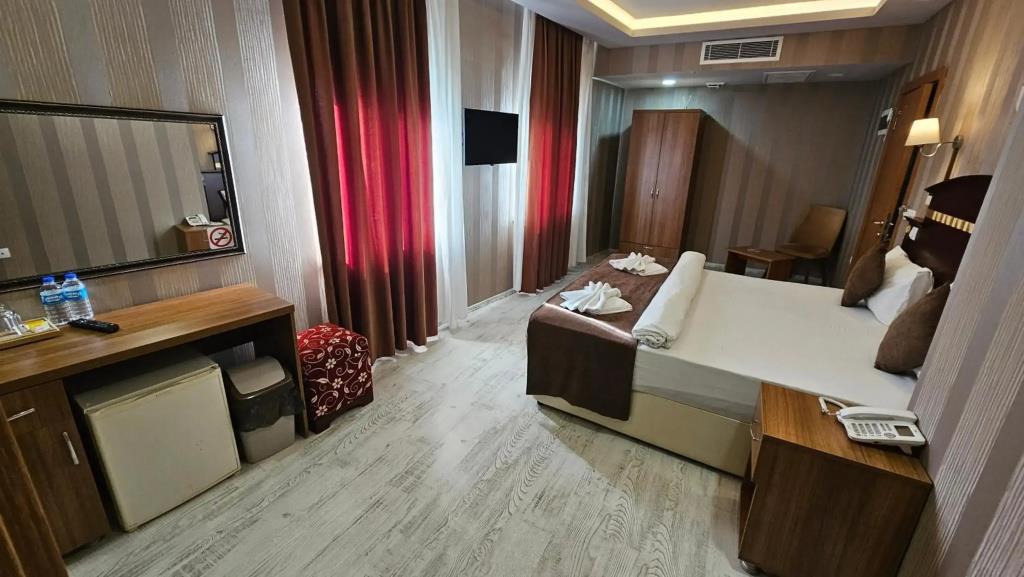 Pointbreak Hotel 0*