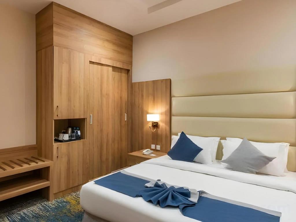 Sunday Luxury Central formerly Anan hotel 4*