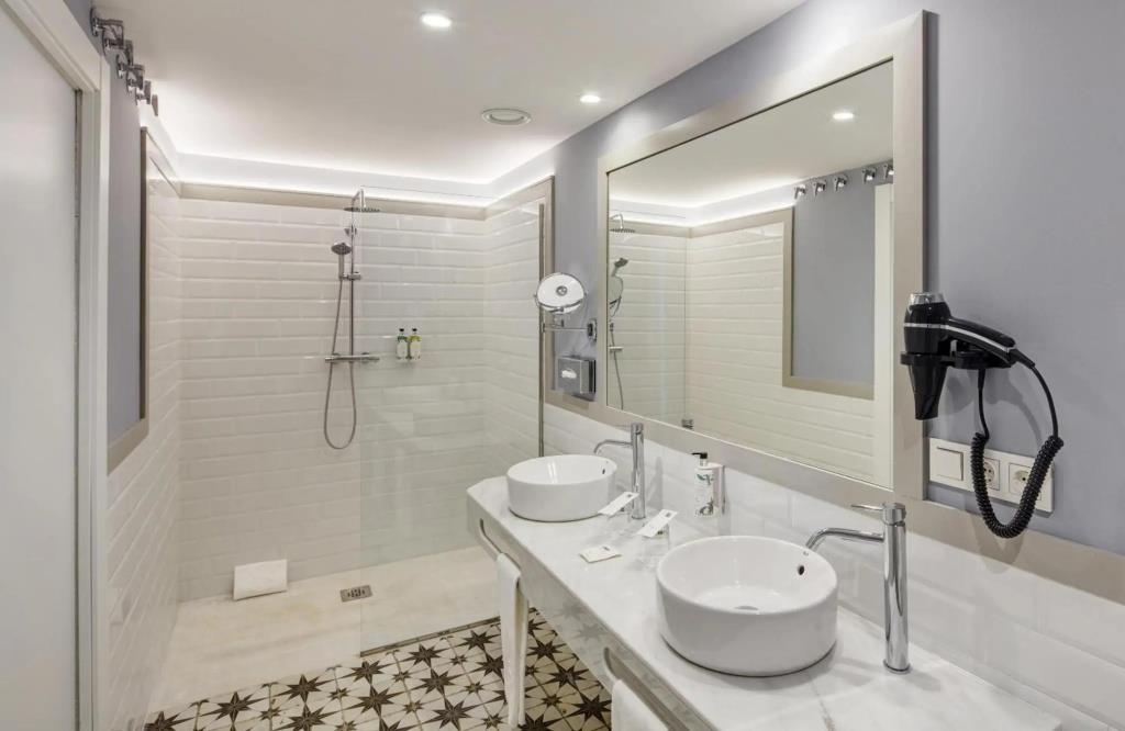 Sercotel Granada Suites 0*
