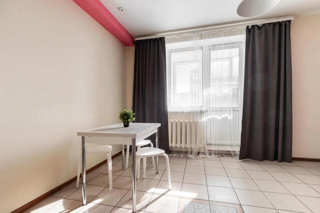 Tolstoy Apart on Leiteisen Street 9 0*