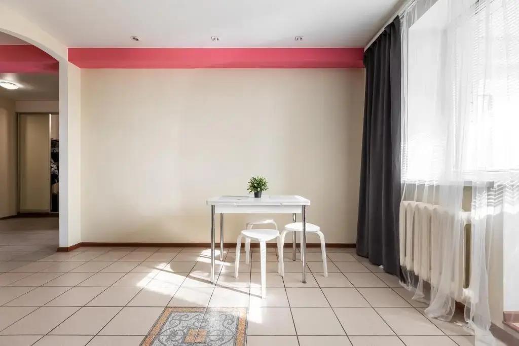 Tolstoy Apart on Leiteisen Street 9 0*