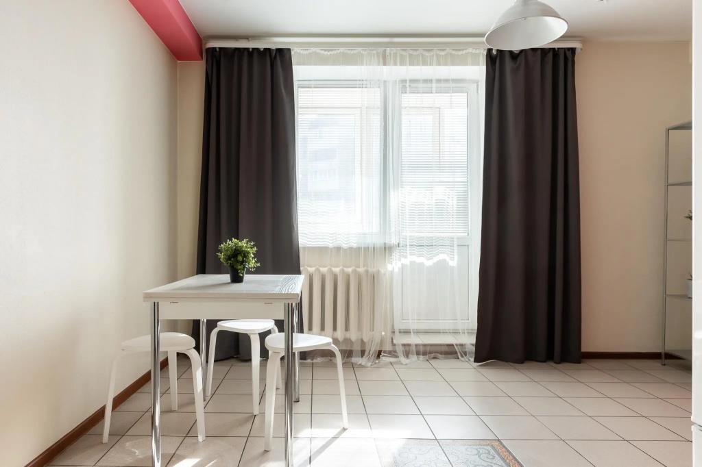 Tolstoy Apart on Leiteisen Street 9 0*