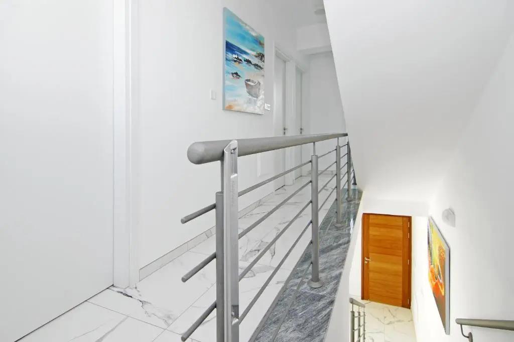 Villa Paradisia 0*