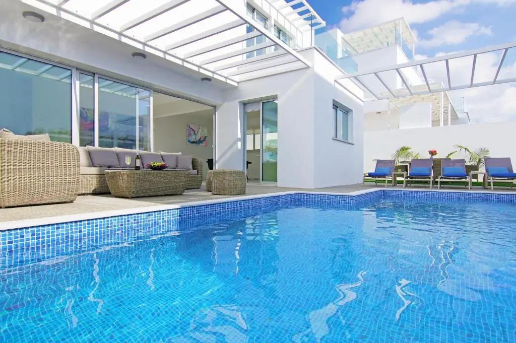 Villa Paradisia 0*