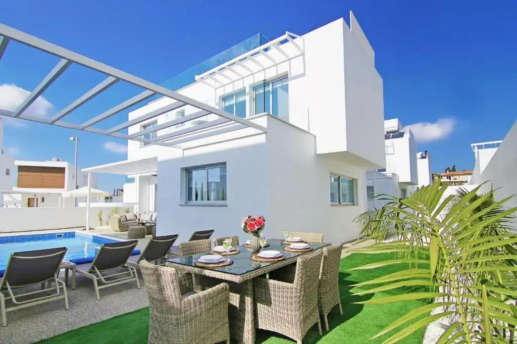 Villa Paradisia 0*