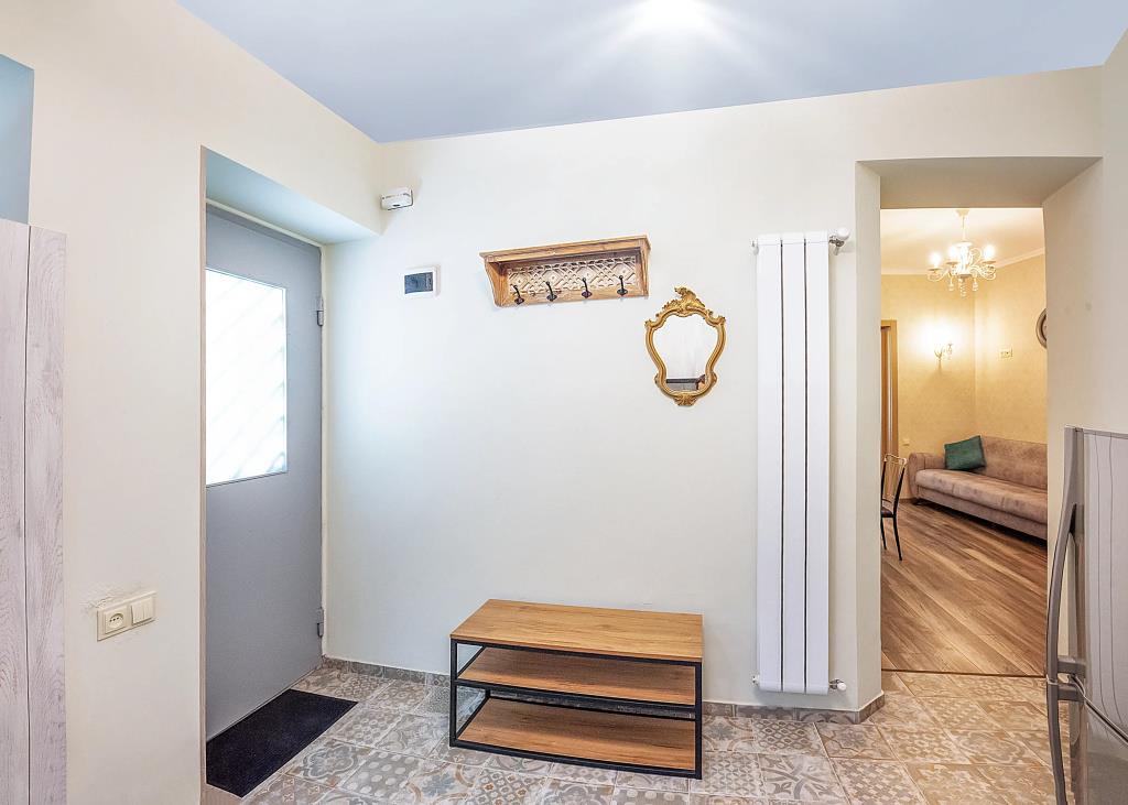 Apartment #5 Apartments 0*