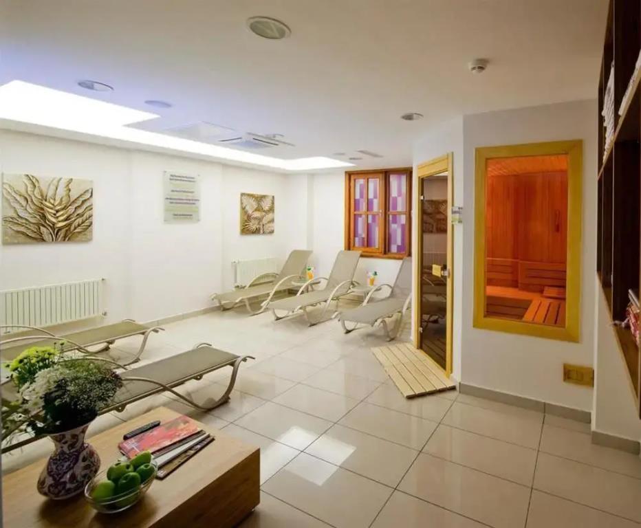GLK Premier The Home Suites (ex Best Western) 3*