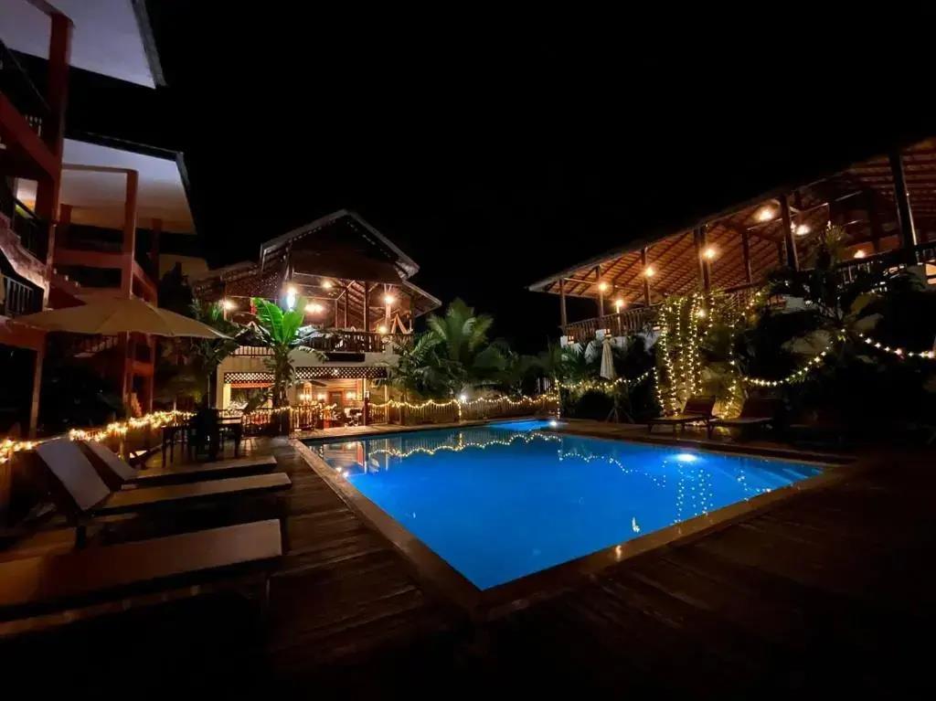 Rainforest Huahin Village Hotel 2*