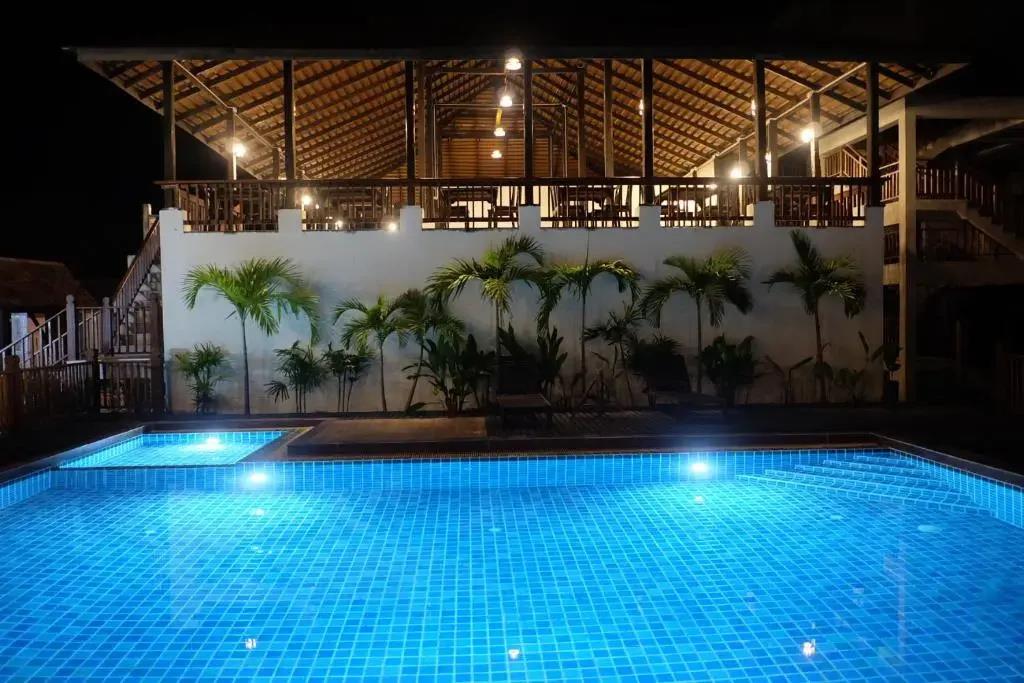 Rainforest Huahin Village Hotel 2*
