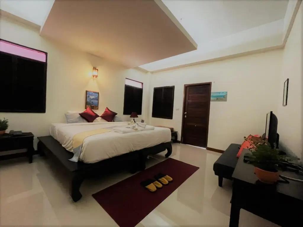 Rainforest Huahin Village Hotel 2*