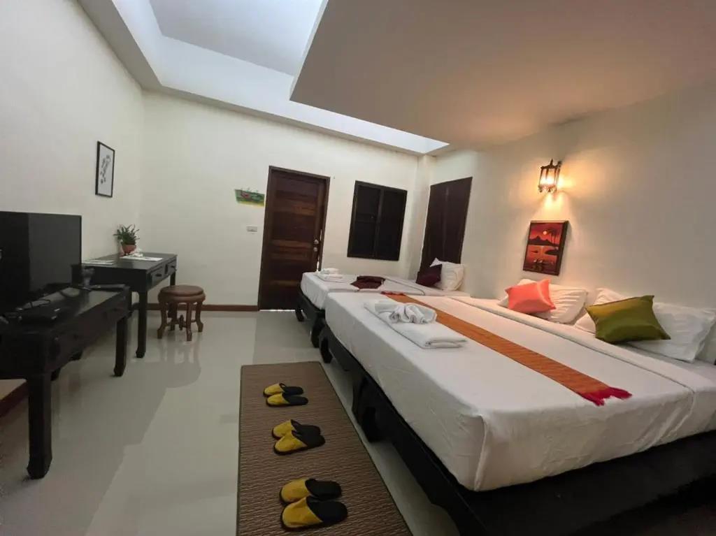 Rainforest Huahin Village Hotel 2*