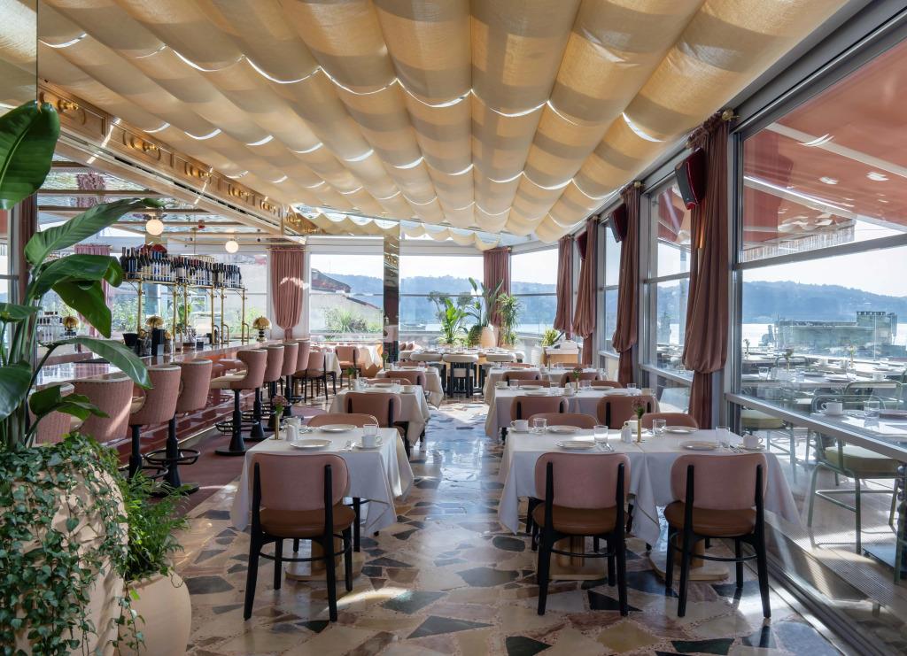 Crowne Plaza Istanbul Ortakoy Bosphorus, an IHG Hotel 5*