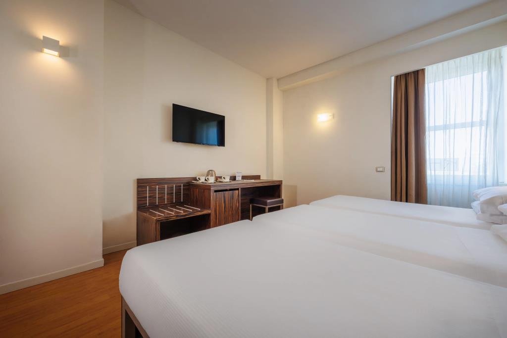 IH Hotels Milano Centrale 4*