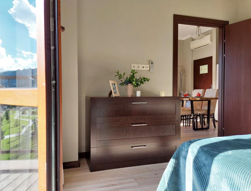 Uytnoe Gnesdyshko S Vidom Na Gory Flat 0*