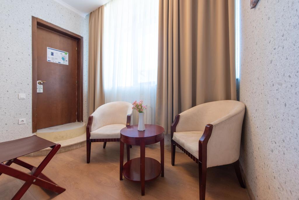 Kraveli Hotel 3*