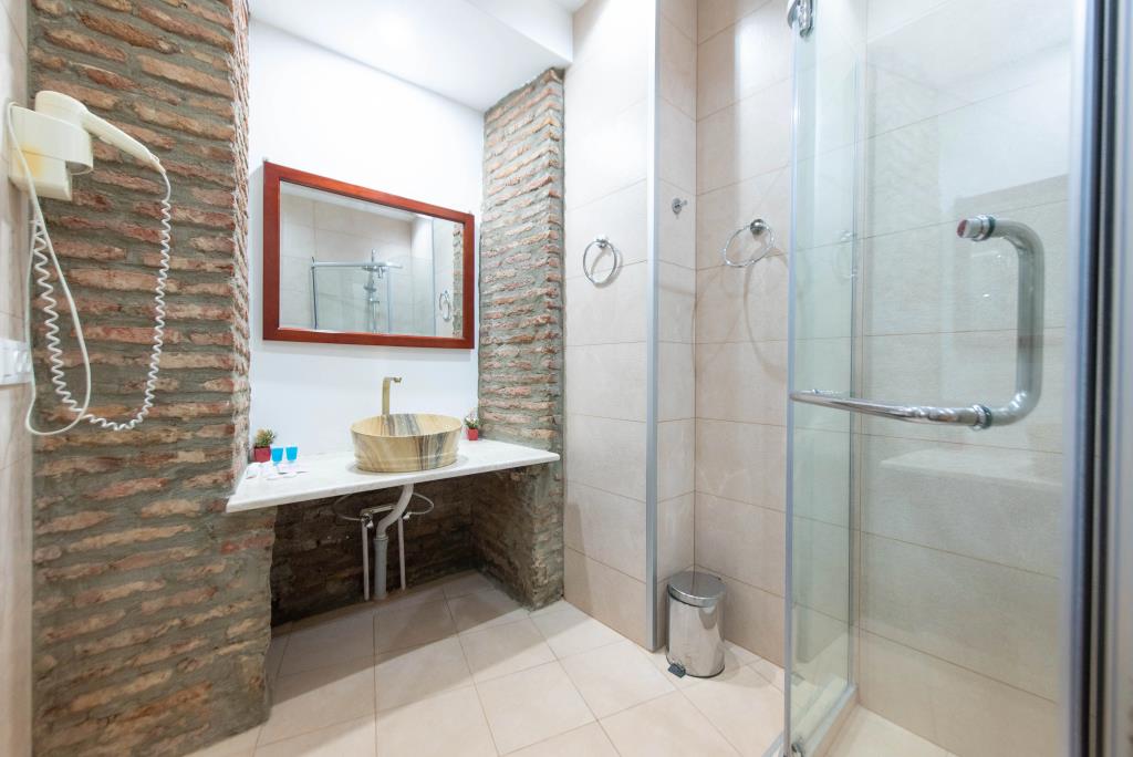 Kraveli Hotel 3*