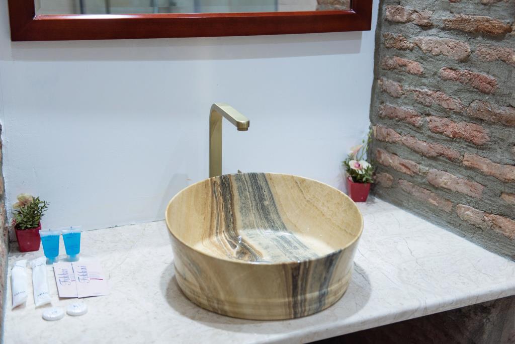 Kraveli Hotel 3*