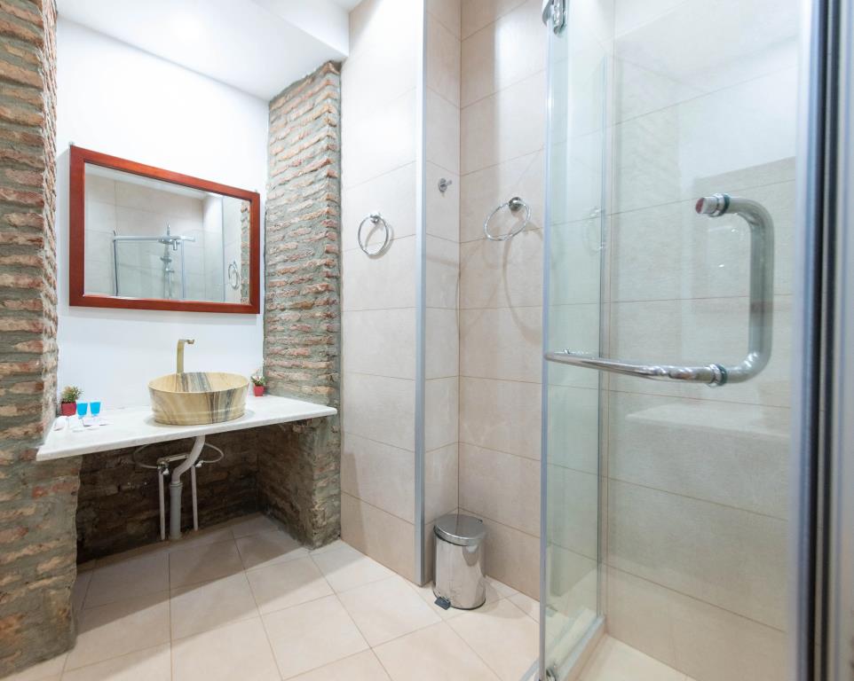 Kraveli Hotel 3*