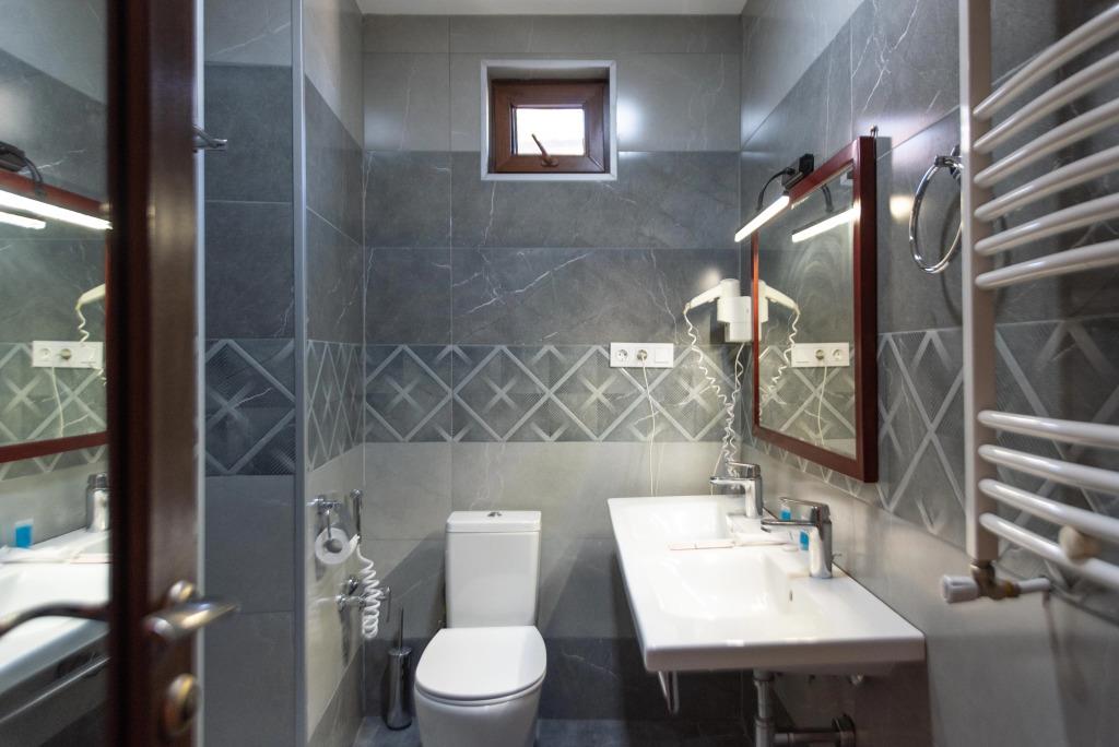 Kraveli Hotel 3*