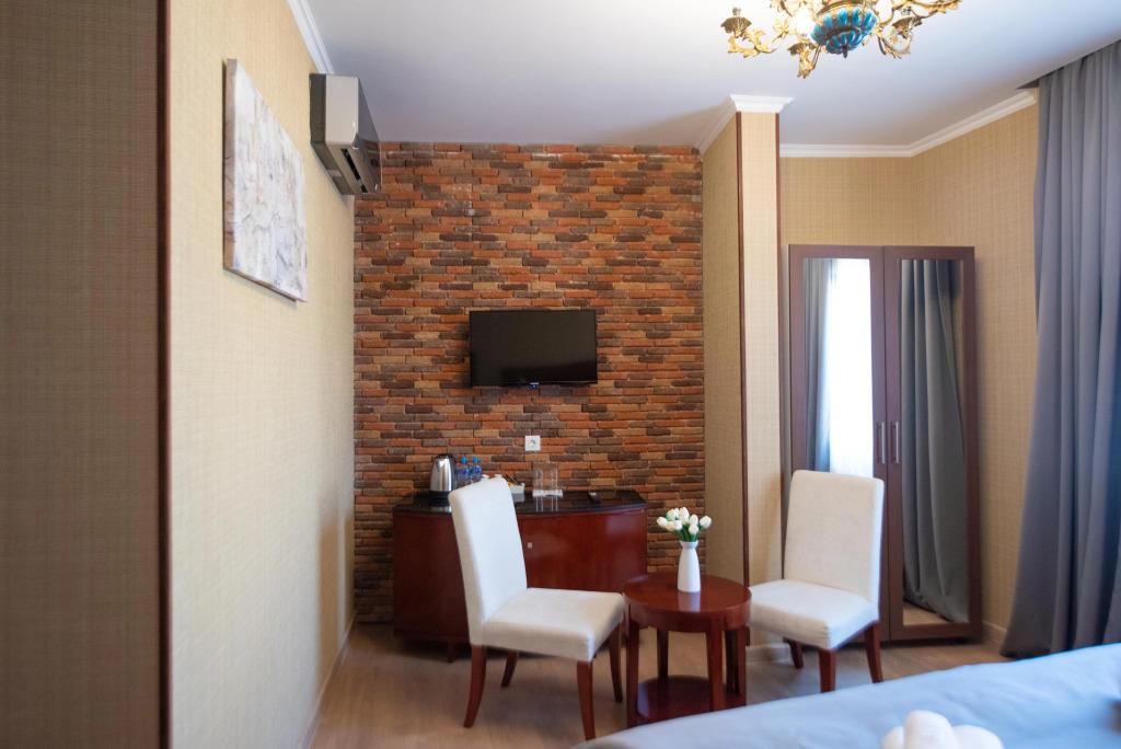 Kraveli Hotel 3*