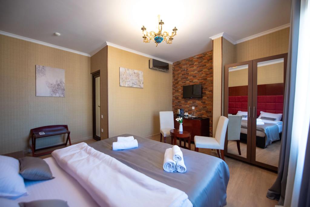 Kraveli Hotel 3*